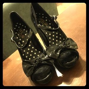 Vintage Pin-Up Style Peep-Toe Stiletto Pumps